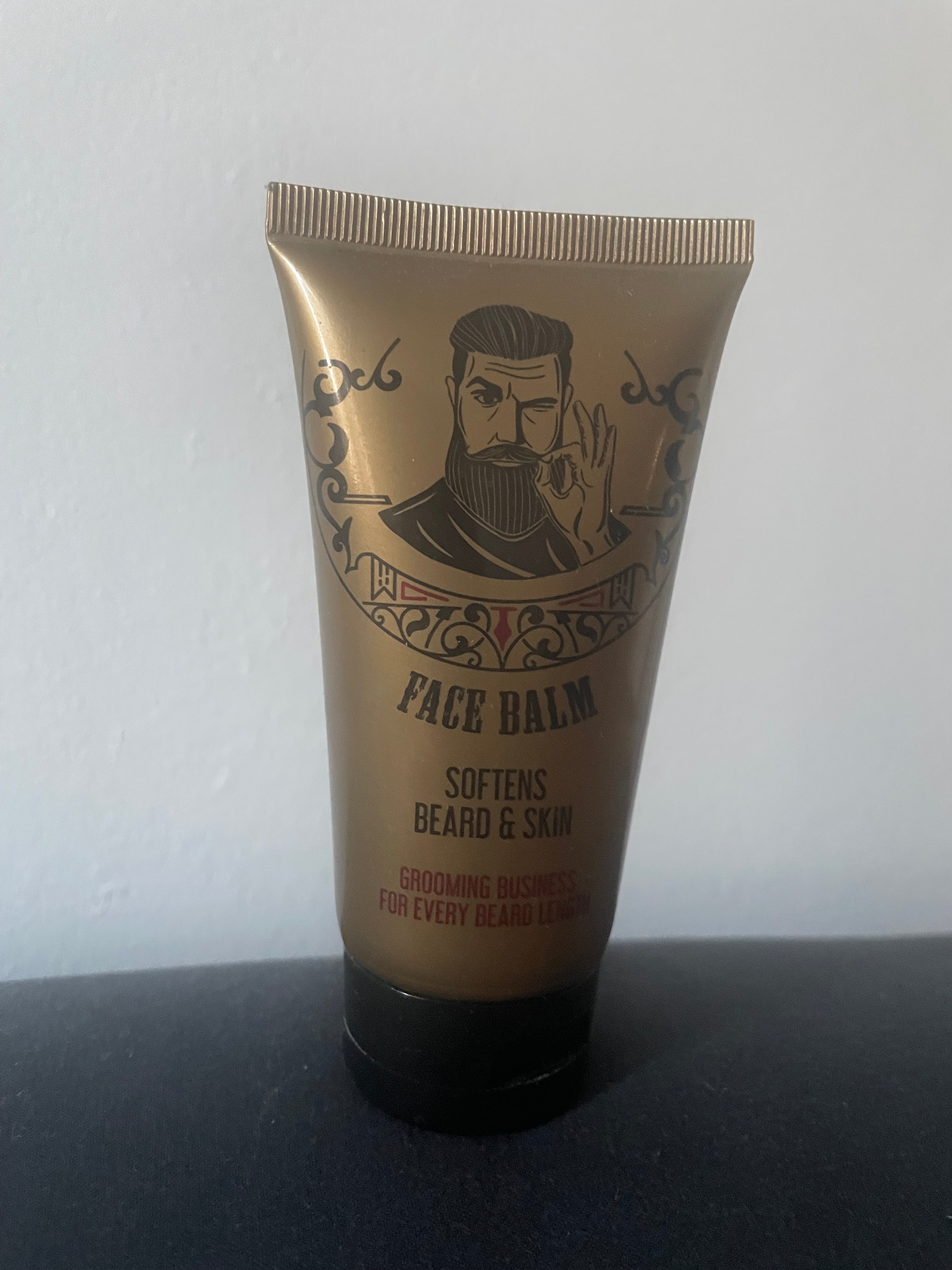 Gommage pour peau et barbe 🧔